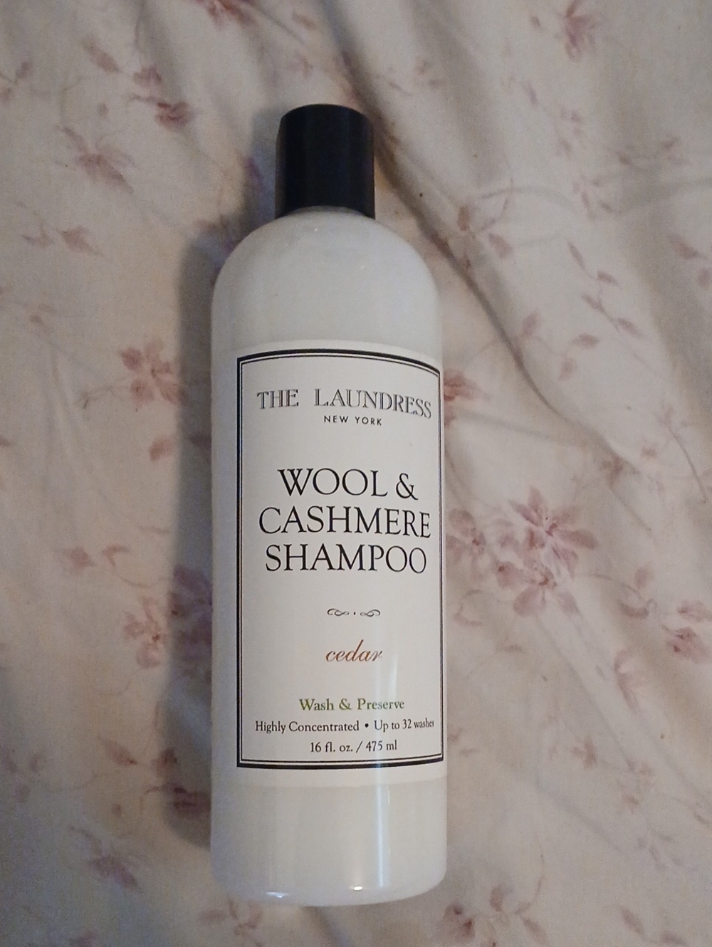 The Laundress Wool & Cashmere Shampoo - White with Black Cap
